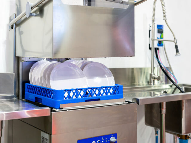 Close,Up,White,Plate,On,Basket,In,Automatic,Dishwasher,Machine