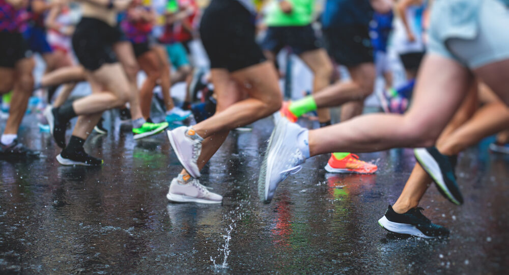 Marathon,Runners,Competition,In,The,Rain,Close-up,,View,Of,Footwear